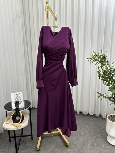 فستان نسائي