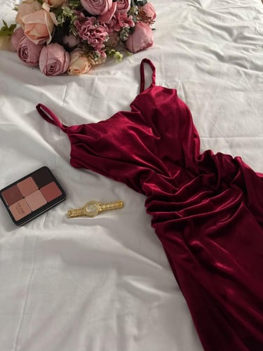 فستان نسائي