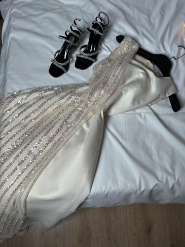 فستان نسائي