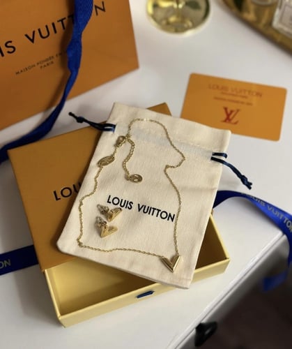 طقم لويس فيتون