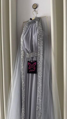 فستان نسائي