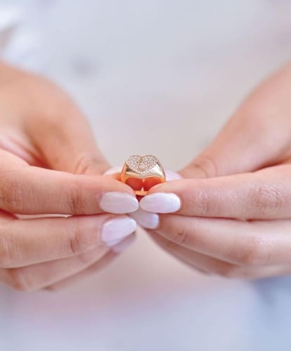 الماس مخبري - خاتم بأحرف عربية