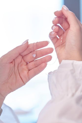 الماس مخبري - تعليقة القلب