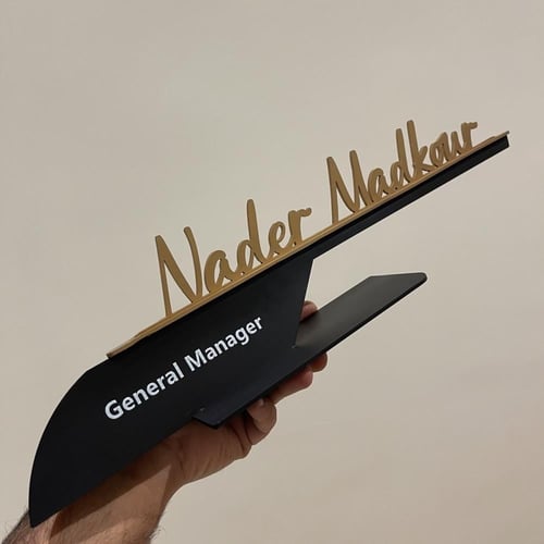 ستاند لوحة اسم مكتبي مميز وفخم باللغه الانجليزية ح...