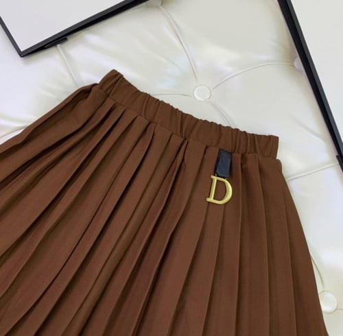 تيور ديور قطعتين البلوزة صوف مزين بميدالية ذهبي