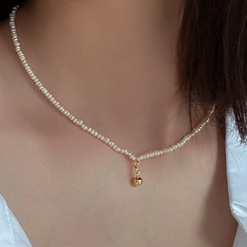 سلسلة من اللؤلؤ الطبيعي (الزراعي) والفضة الاسترلين...