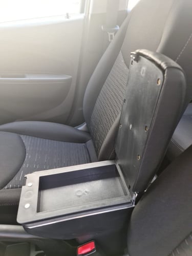 مسند شفروليه سبارك موديل 2016 الى 2022 لون اسود، د...