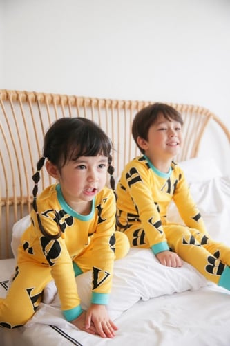 بجامة الابجدية الاصفر