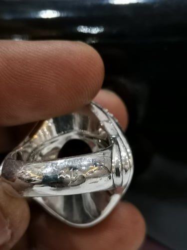 خاتم الفضة بحجر عقيق يماني كبدي مزعفر بصياغة الأست...