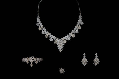 طقم سهرات فضة باللون الفضي والذهبي