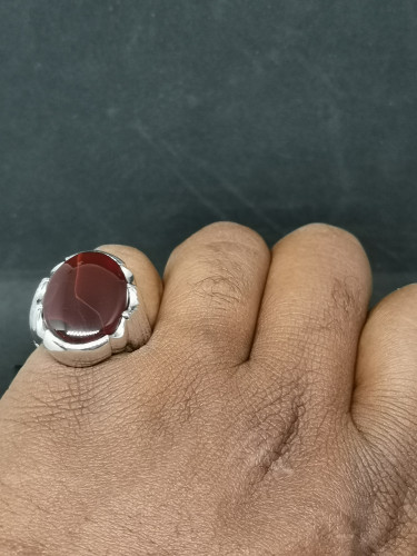 خاتم الفضة بحجر عقيق يماني كرزي مزعفر بصياغة أحمد...