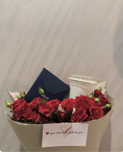 باقة ورد و قهوة