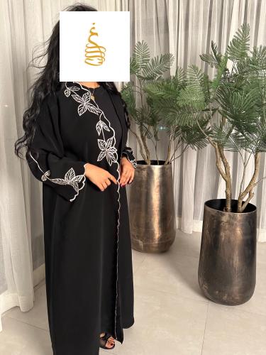 عباية تطريز ابيض