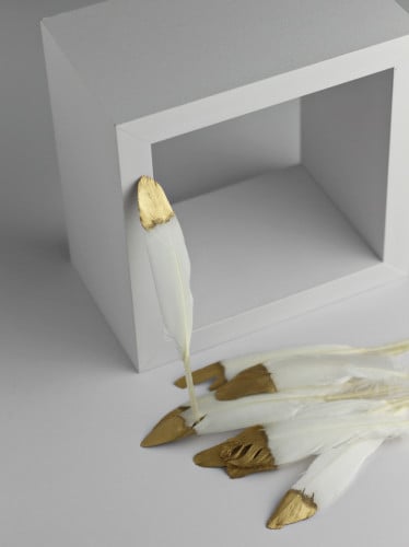 ريش ابيض وذهبي 12 حبه