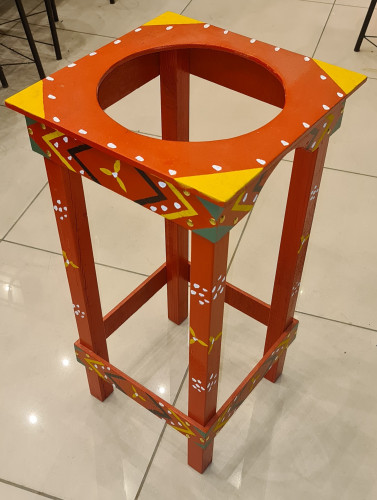 كرسي / قاعده زير ماء خشبيه تراثي