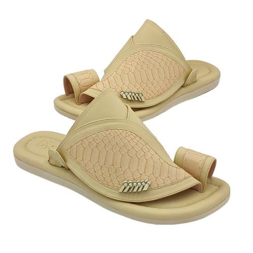 حذاء شرقي قصه السقاف بيج