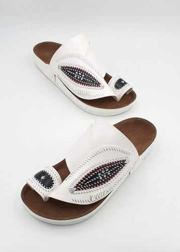 حذاء شرقي طبي ابيض ارضيه ابيض