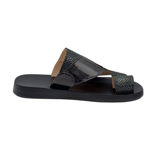 حذاء شرقي نقش اسود صناعه هندي