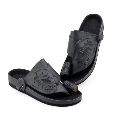 حذاء اسود مطفي تطريز