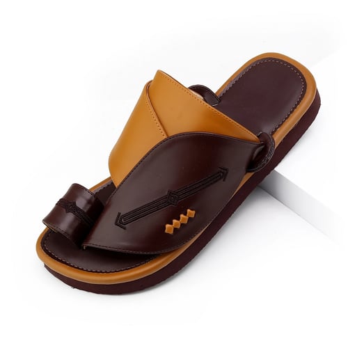 حذاء شرقي مطرز