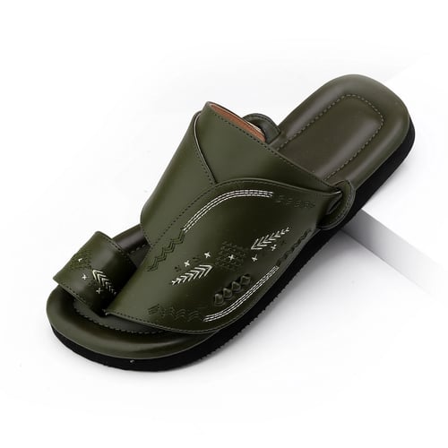 حذاء شرقي مطرز