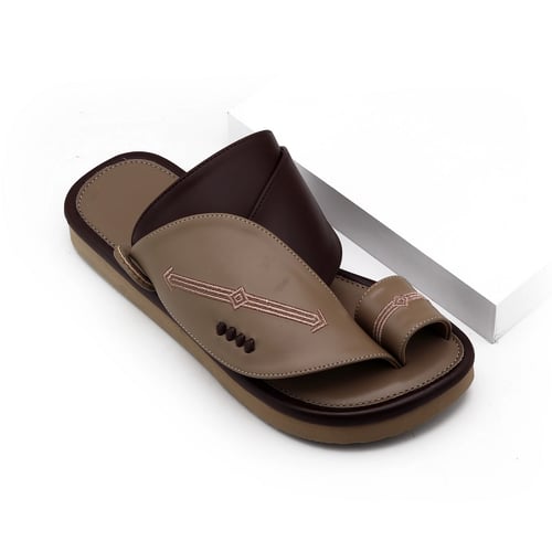 حذاء شرقي مطرز