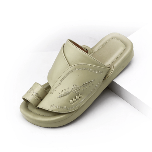 حذاء شرقي مطرز