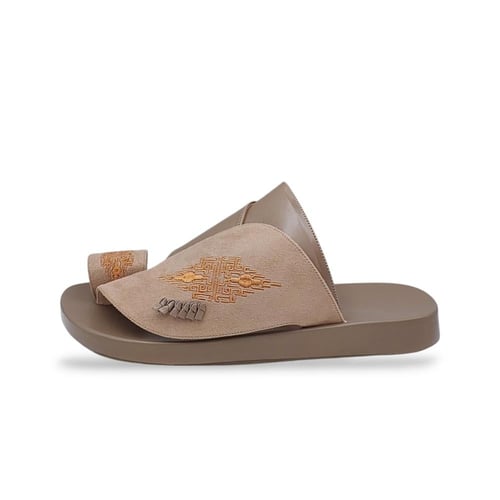 حذاء شرقي مطرز جملي