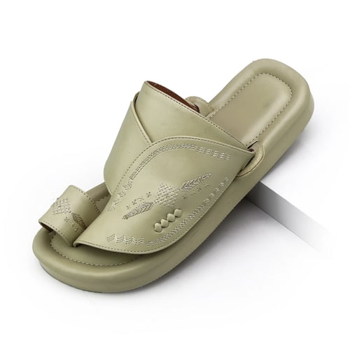 حذاء شرقي مطرز