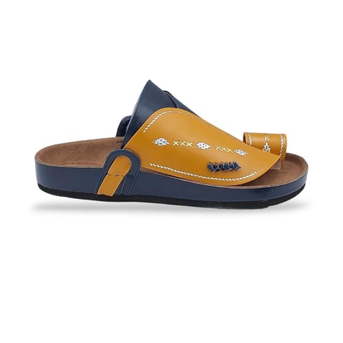 حذاء محفور اصفر مطرز