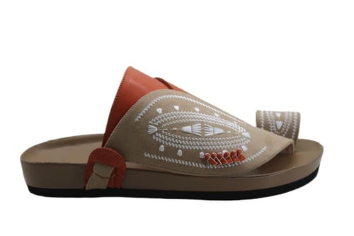 حذاء طبي مخمل جملي مطرز