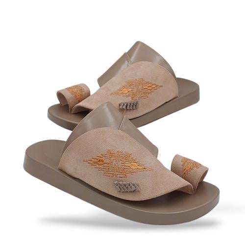 حذاء شرقي مطرز جملي