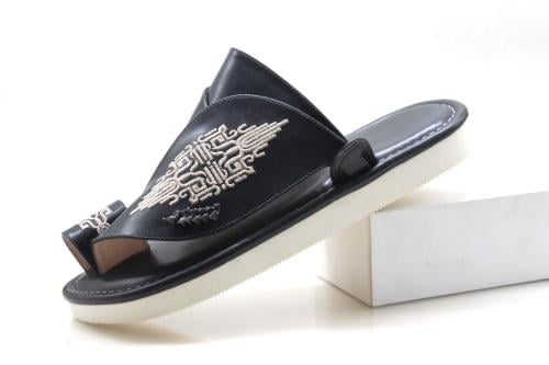 حذاء شرقي رصاصي غامق