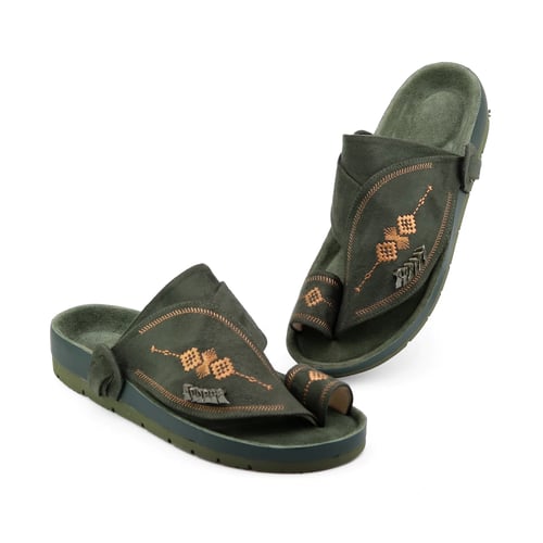 حذاء مخمل زيتي