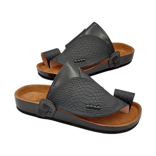 حذاء شرقي اسود محفور