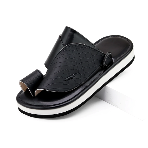 حذاء شرقي تلبيس اسود.