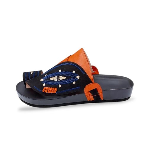 حذاء شرقي محفور مخمل مطرز