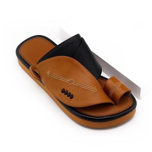 حذاء شرقي مطرز