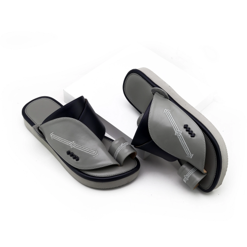 حذاء شرقي مطرز كحلي مع رصاصي