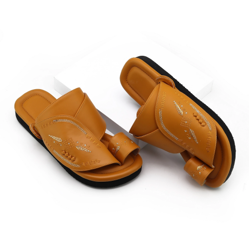 حذاء شرقي مطرز