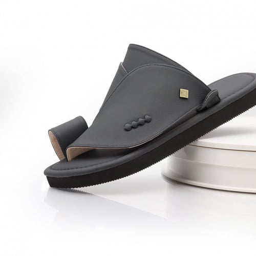 حذاء شرقي جلد أسود ساده.