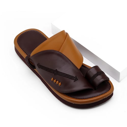 حذاء شرقي مطرز