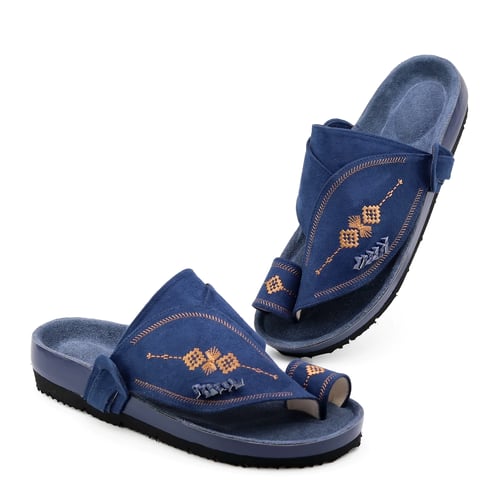 حذاء مخمل كحلي