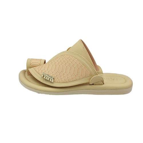 حذاء شرقي قصه السقاف بيج