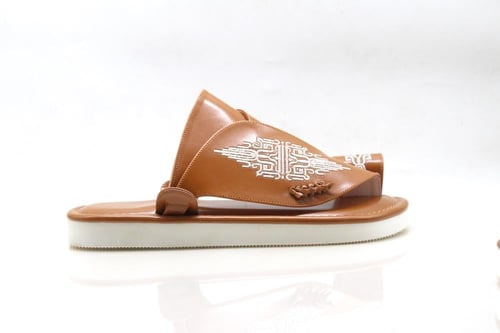 حذاء شرقي عسلي