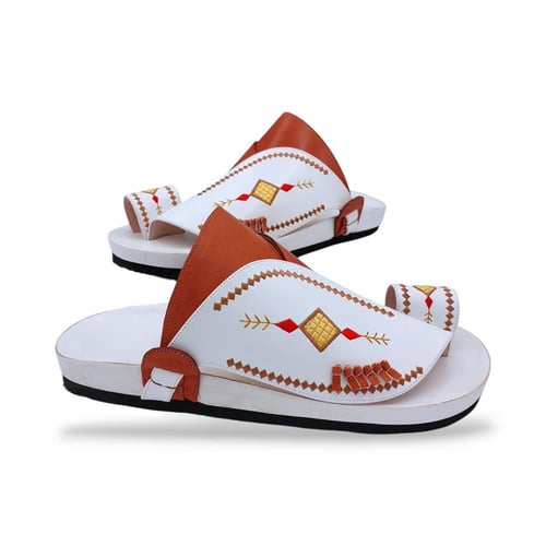 حذاء شرقي طبي