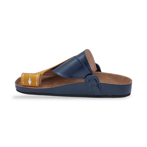 حذاء محفور اصفر مطرز