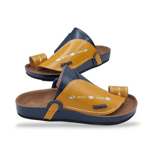 حذاء محفور اصفر مطرز