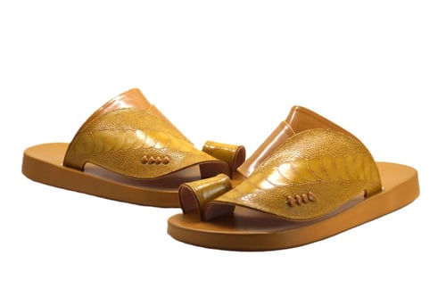 حذاء شرقي اصفر ساق نعام