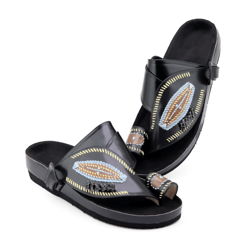 حذاء اسود تطريز يدوي